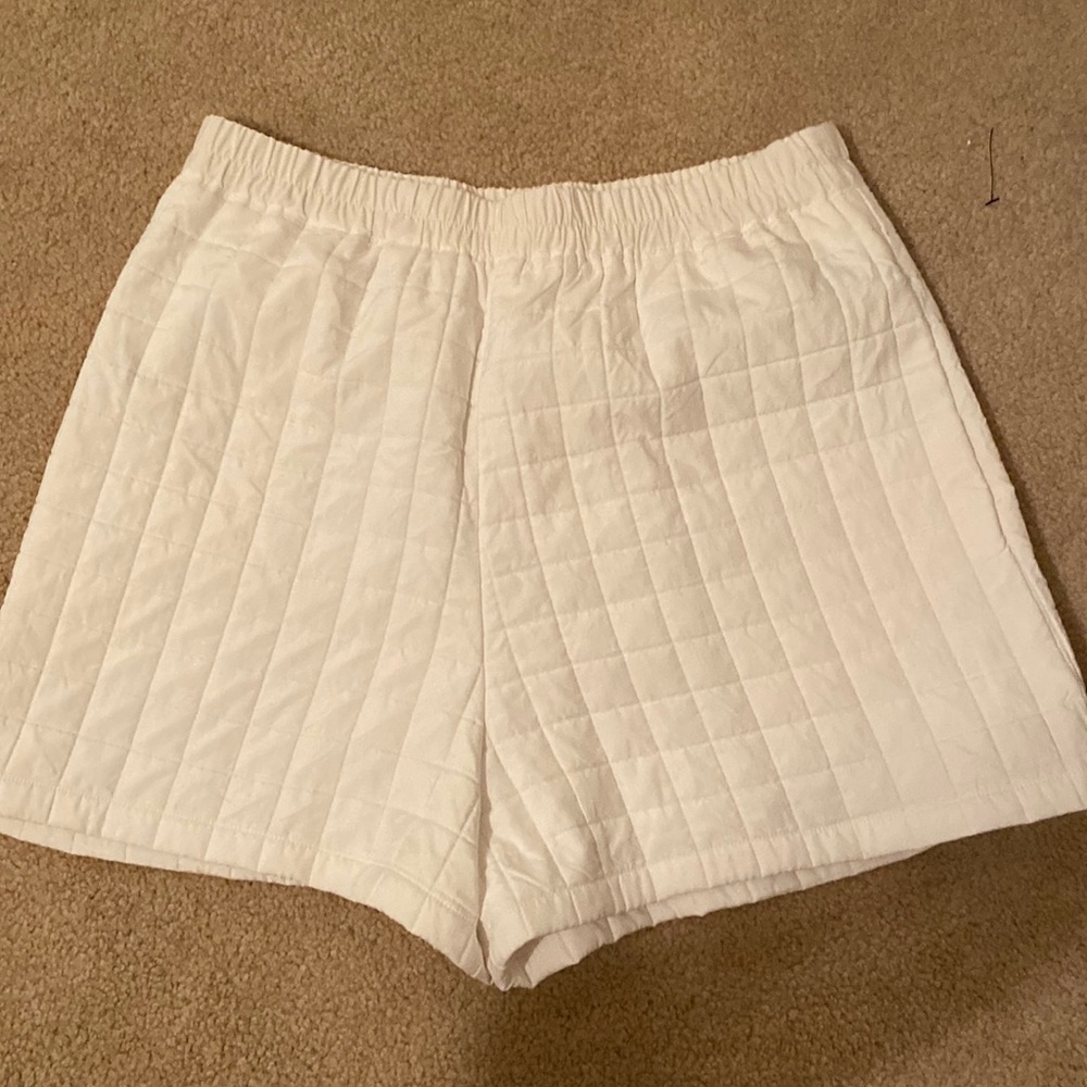 MNG MANGO white quilted Shorts 🩳!!